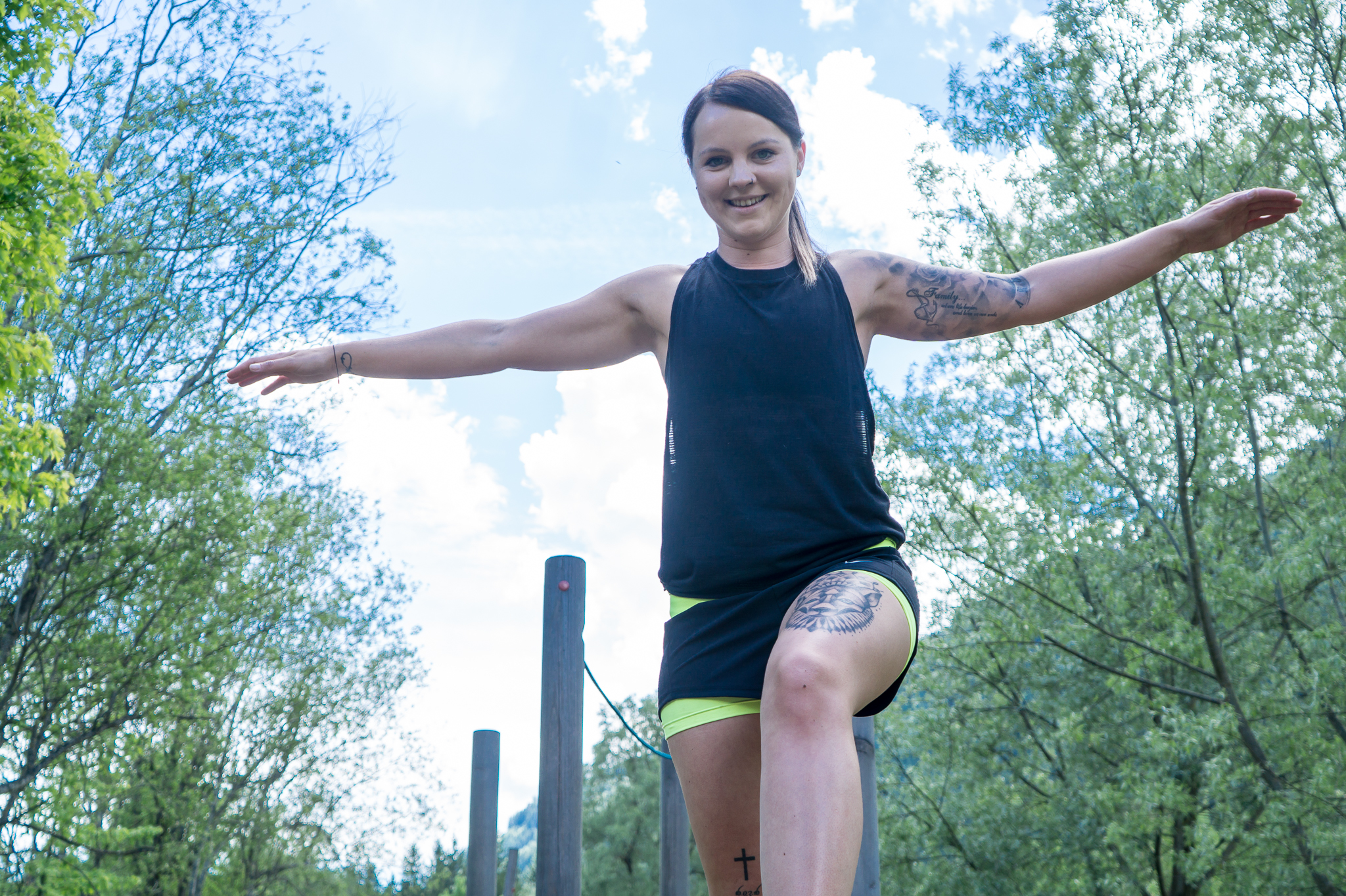 Fitnessmodel Franziska Zraunig trainiert im Bewegungsparkour